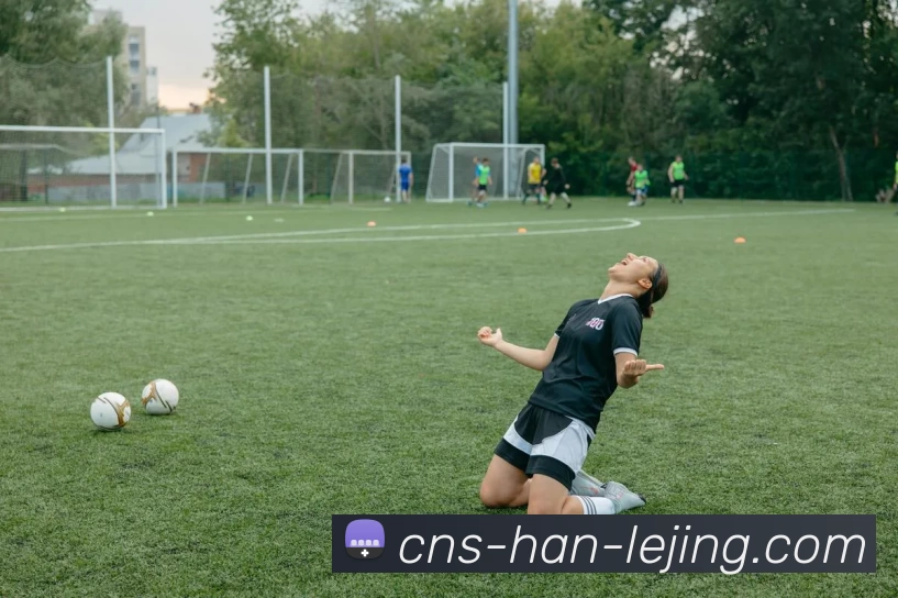 德甲没比赛的一天， 大家都在用想象力踢球。 等真正开踢的时候， 可能又全都要重来。 有些期待， 也许一开场就碎了。 [井]德甲 [井]德甲日常 [井]懂球的都懂